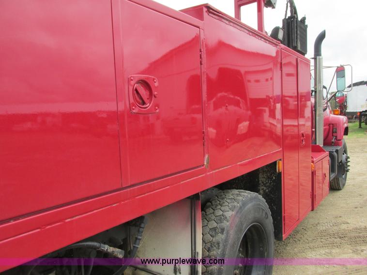 image for item J1768 2000 GMC C7500 service truck with crane