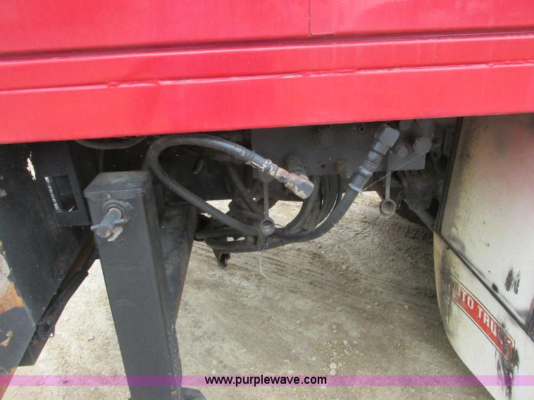 image for item J1768 2000 GMC C7500 service truck with crane