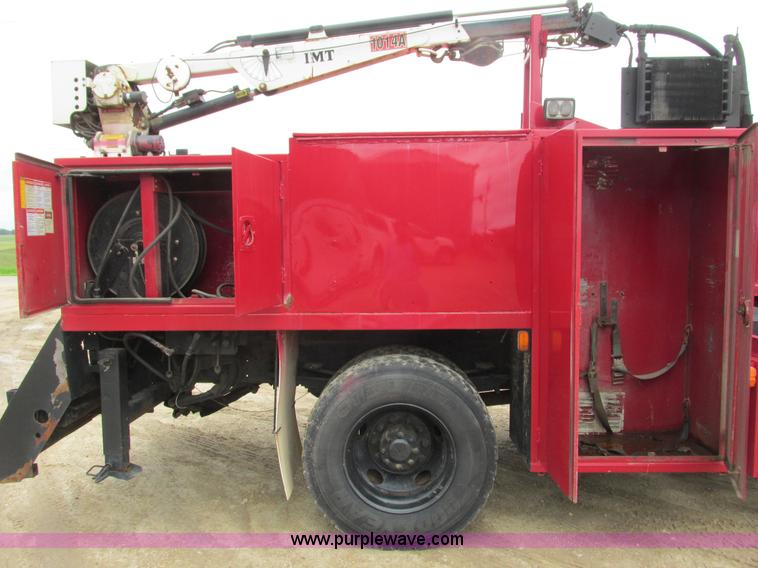 image for item J1768 2000 GMC C7500 service truck with crane