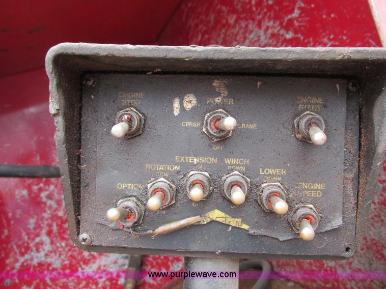 image for item J1768 2000 GMC C7500 service truck with crane