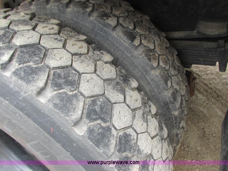 image for item J1768 2000 GMC C7500 service truck with crane