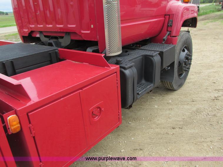 image for item J1768 2000 GMC C7500 service truck with crane