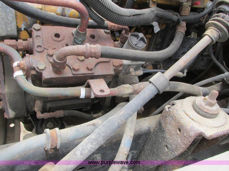 image for item J1768 2000 GMC C7500 service truck with crane