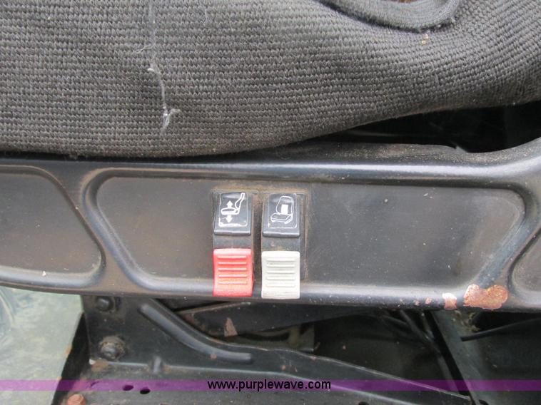 image for item J1768 2000 GMC C7500 service truck with crane