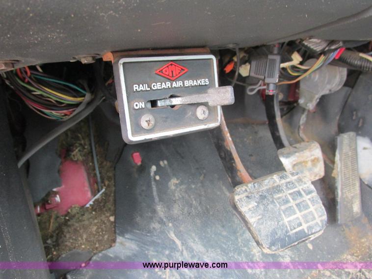 image for item J1768 2000 GMC C7500 service truck with crane