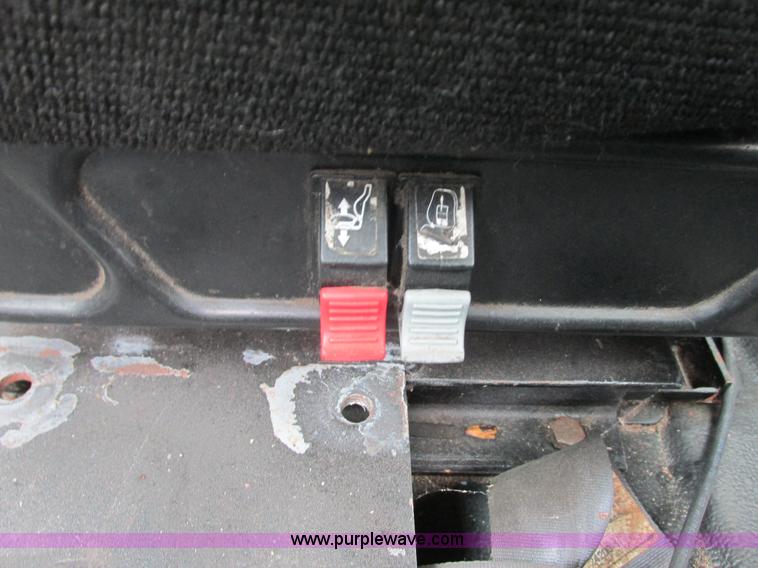 image for item J1768 2000 GMC C7500 service truck with crane