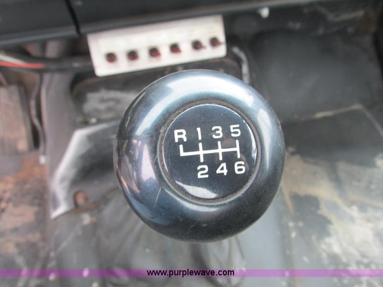 image for item J1768 2000 GMC C7500 service truck with crane