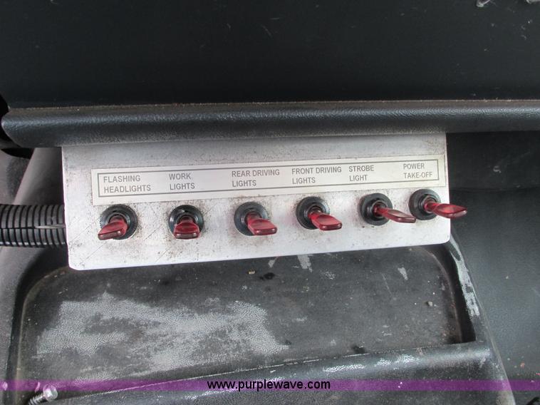 image for item J1768 2000 GMC C7500 service truck with crane