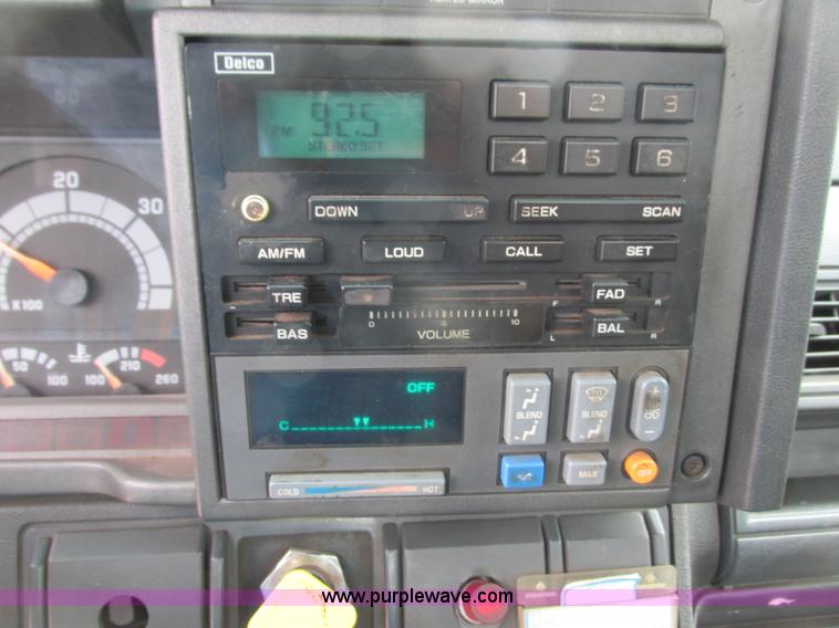 image for item J1768 2000 GMC C7500 service truck with crane