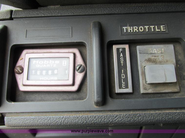 image for item J1768 2000 GMC C7500 service truck with crane