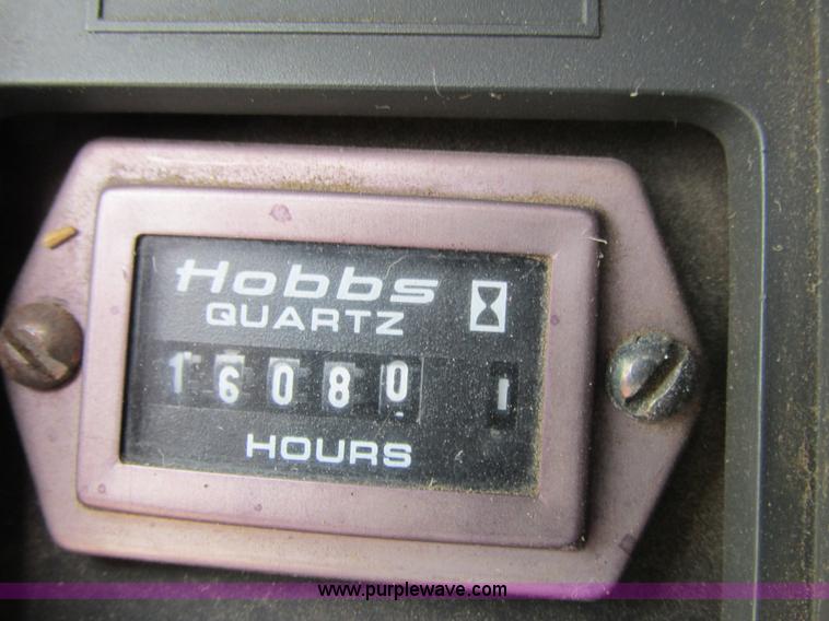 image for item J1768 2000 GMC C7500 service truck with crane