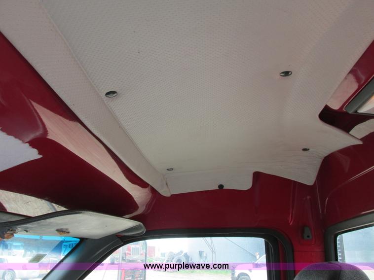 image for item J1768 2000 GMC C7500 service truck with crane