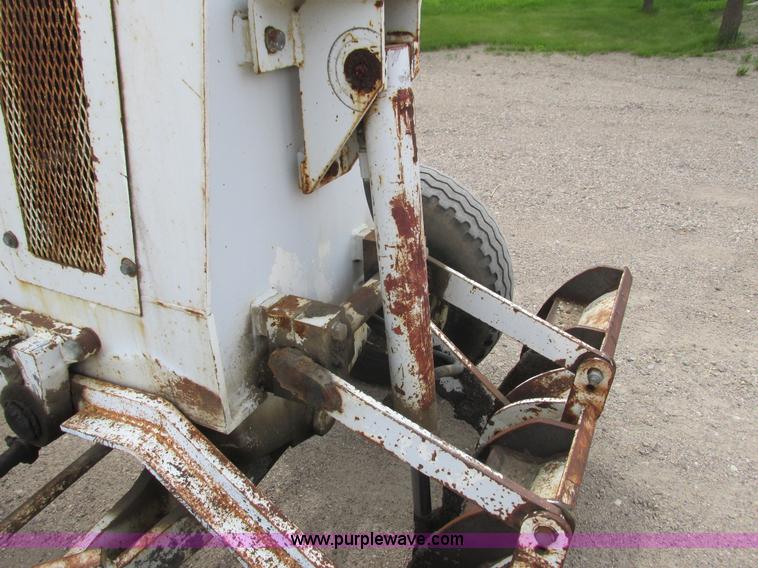 image for item J1773 Huber M-850-A maintainer