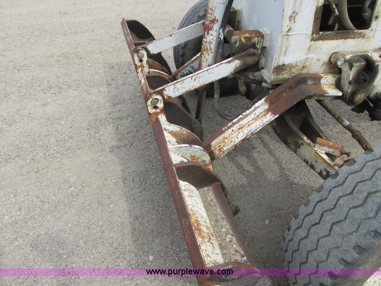 image for item J1773 Huber M-850-A maintainer