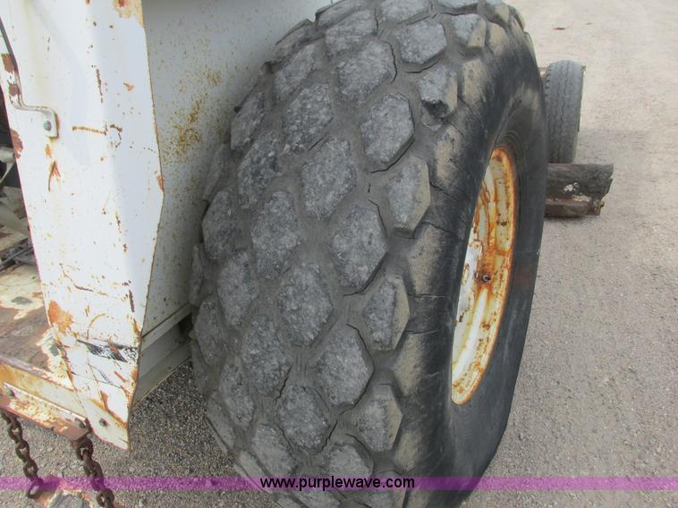 image for item J1773 Huber M-850-A maintainer