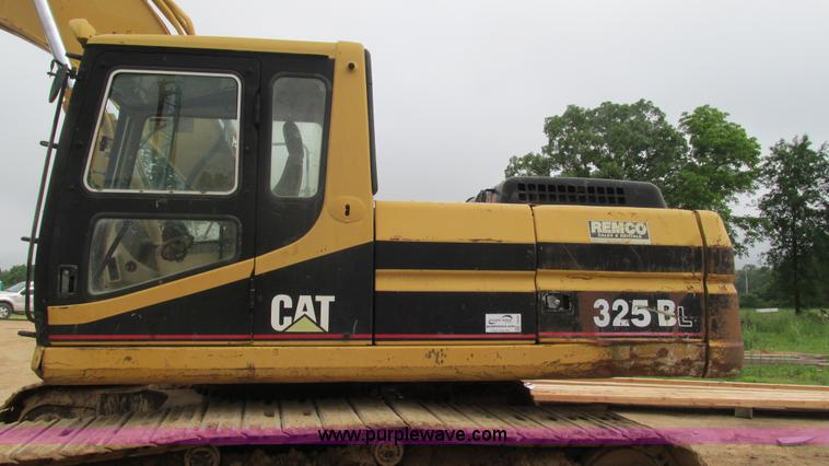 image for item J8523 1999 Caterpillar 325BL excavator