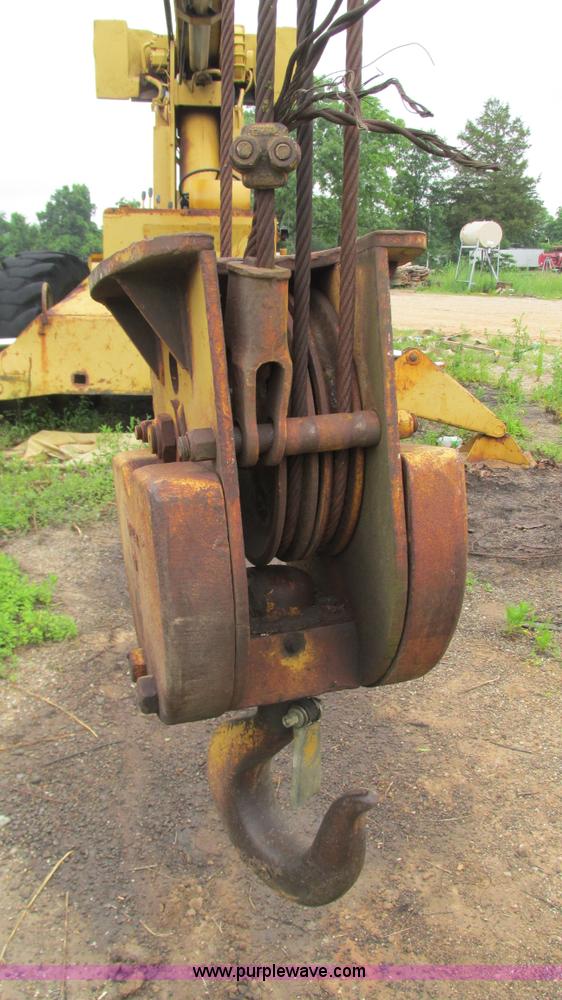 image for item J8524 Galion 6628 crane