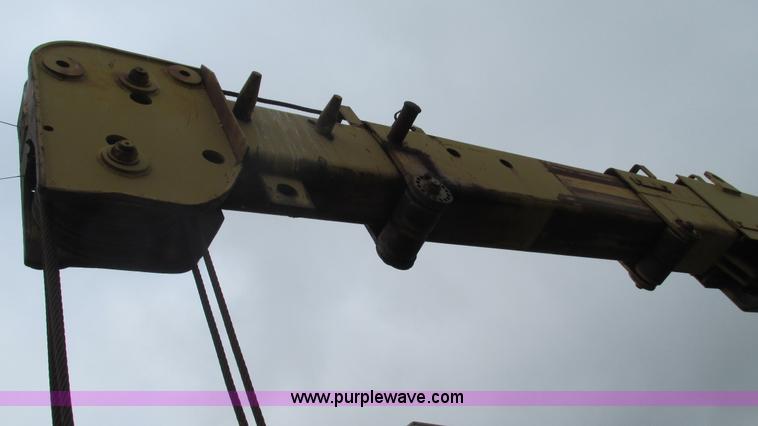 image for item J8524 Galion 6628 crane