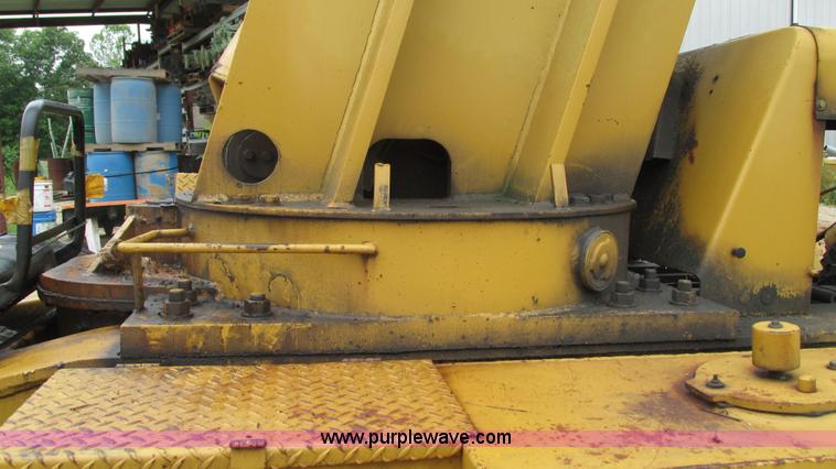 image for item J8524 Galion 6628 crane