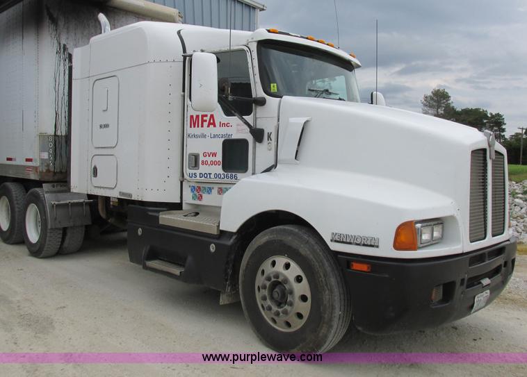 image for item K2150 1999 Kenworth T600B semi truck