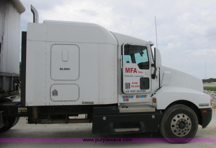 image for item K2150 1999 Kenworth T600B semi truck