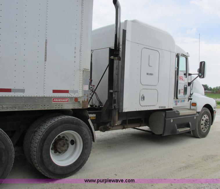 image for item K2150 1999 Kenworth T600B semi truck