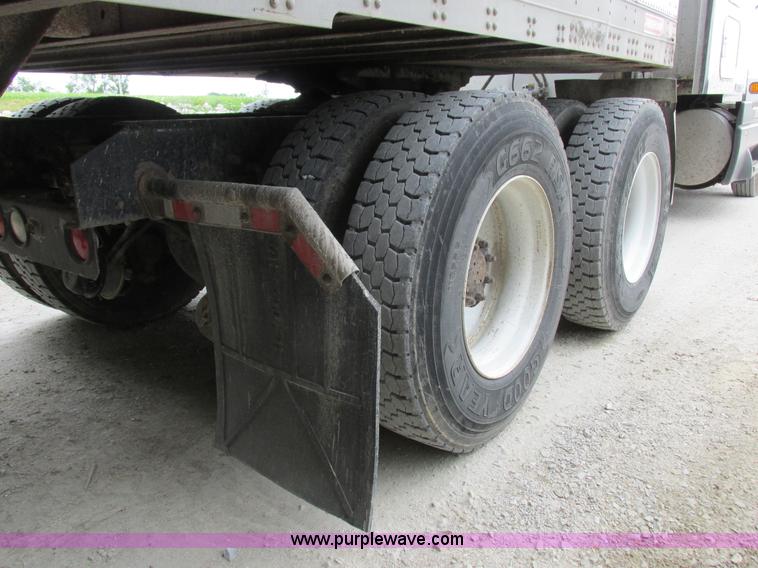 image for item K2150 1999 Kenworth T600B semi truck