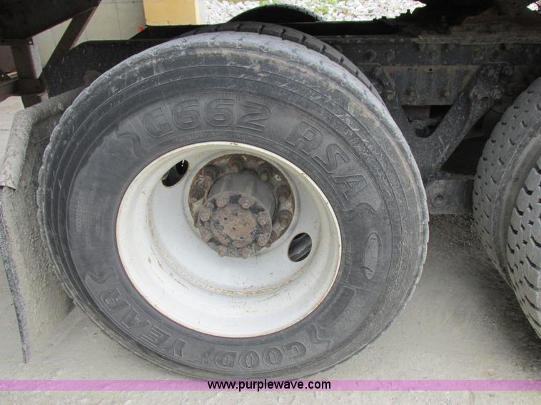 image for item K2150 1999 Kenworth T600B semi truck