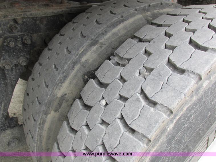 image for item K2150 1999 Kenworth T600B semi truck