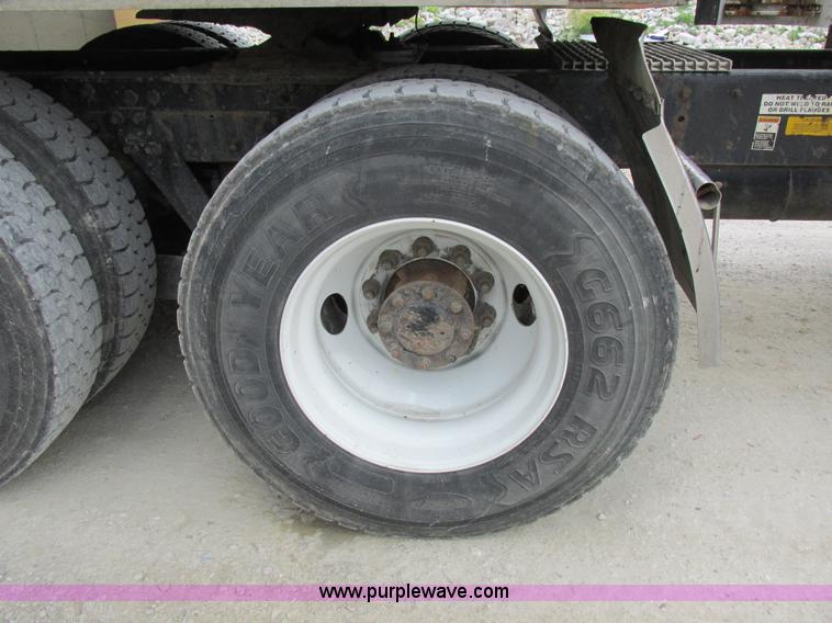 image for item K2150 1999 Kenworth T600B semi truck