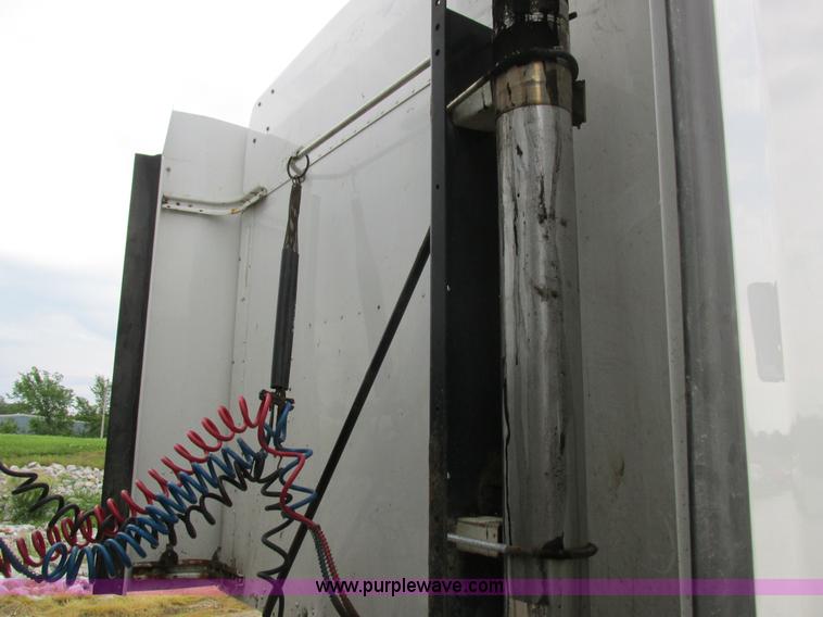 image for item K2150 1999 Kenworth T600B semi truck