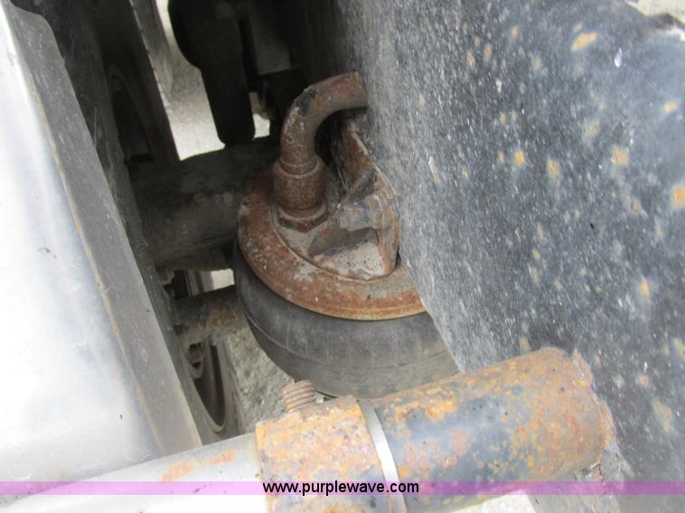 image for item K2150 1999 Kenworth T600B semi truck