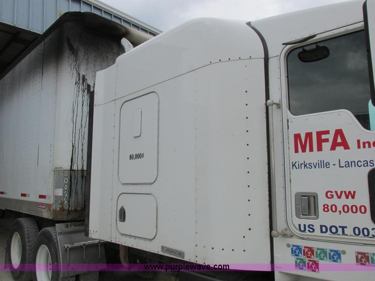 image for item K2150 1999 Kenworth T600B semi truck