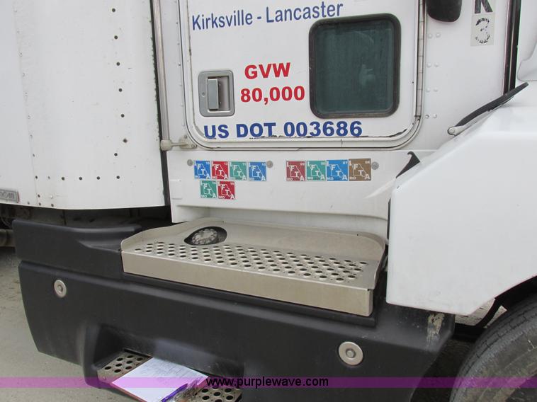 image for item K2150 1999 Kenworth T600B semi truck