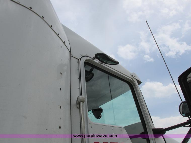 image for item K2150 1999 Kenworth T600B semi truck