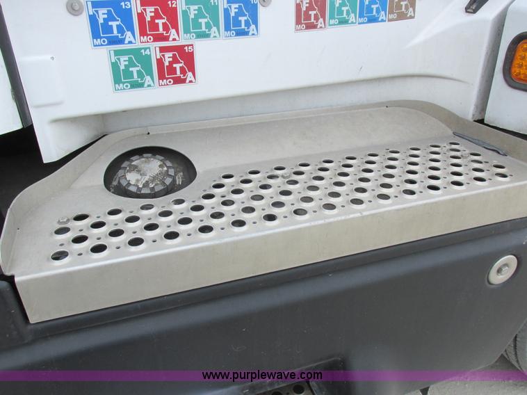 image for item K2150 1999 Kenworth T600B semi truck