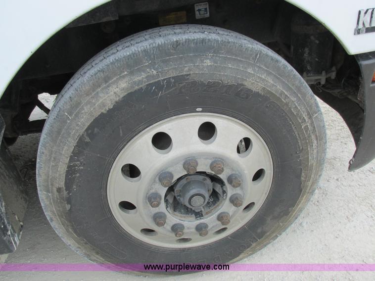 image for item K2150 1999 Kenworth T600B semi truck