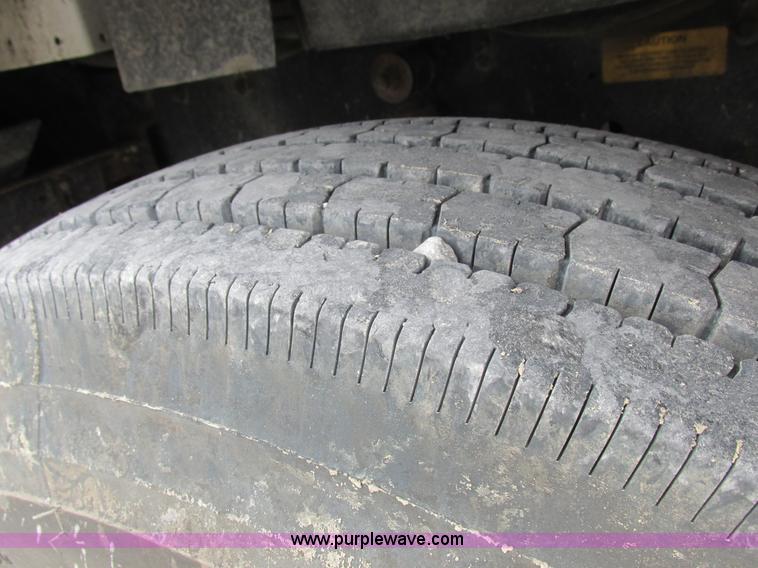 image for item K2150 1999 Kenworth T600B semi truck