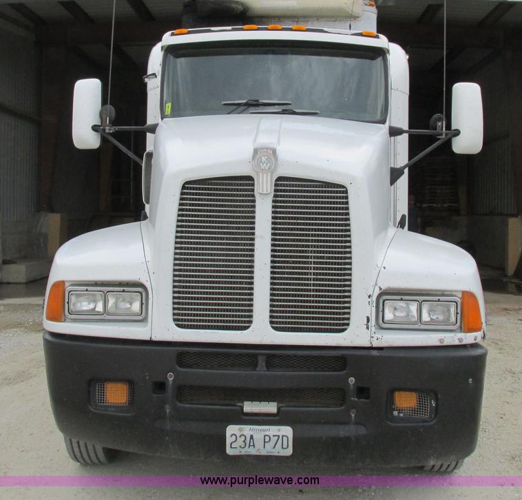 image for item K2150 1999 Kenworth T600B semi truck