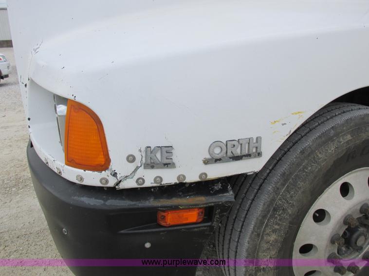 image for item K2150 1999 Kenworth T600B semi truck
