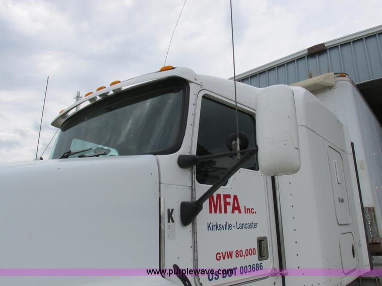 image for item K2150 1999 Kenworth T600B semi truck