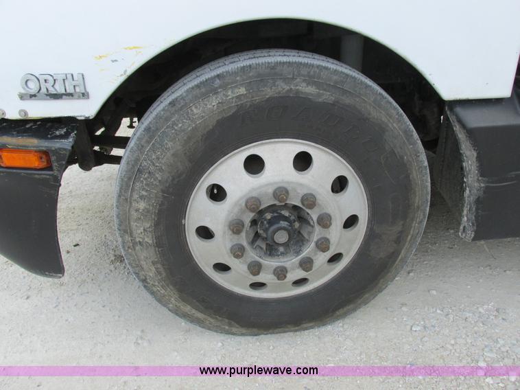 image for item K2150 1999 Kenworth T600B semi truck