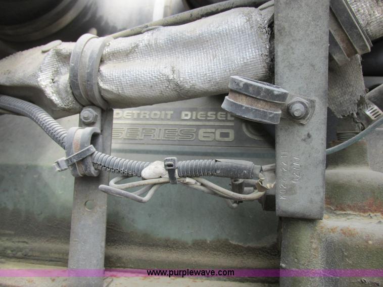 image for item K2150 1999 Kenworth T600B semi truck