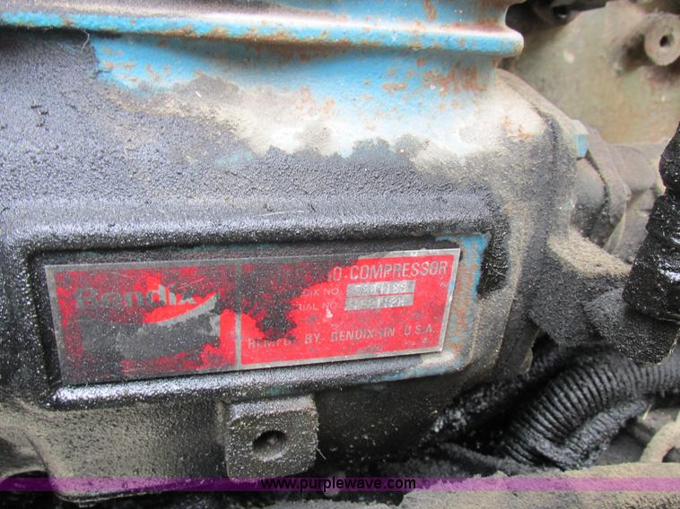 image for item K2150 1999 Kenworth T600B semi truck