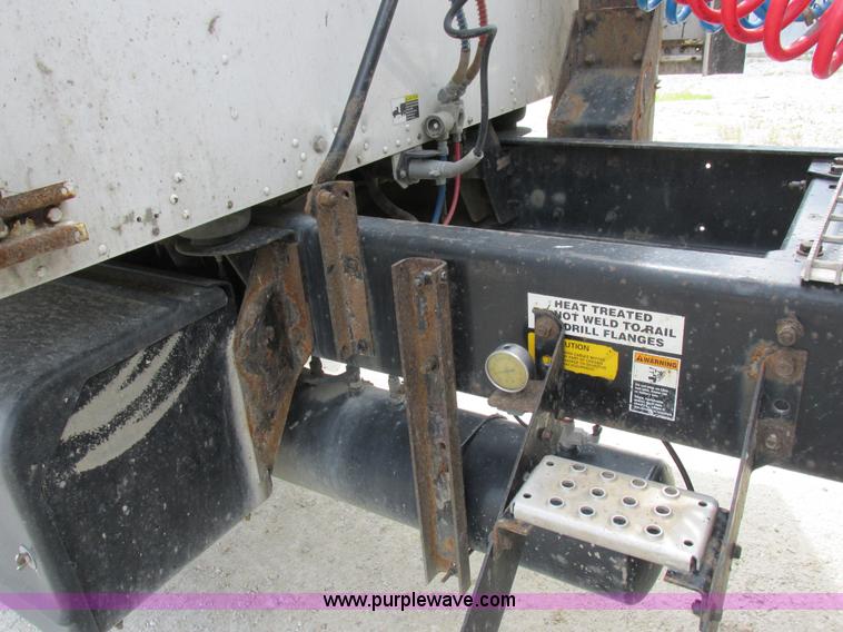 image for item K2150 1999 Kenworth T600B semi truck