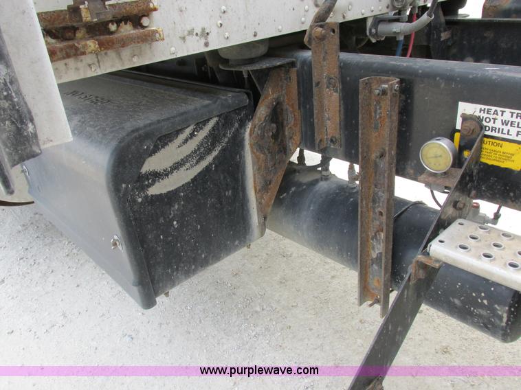 image for item K2150 1999 Kenworth T600B semi truck