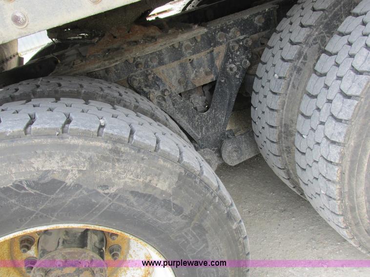 image for item K2150 1999 Kenworth T600B semi truck