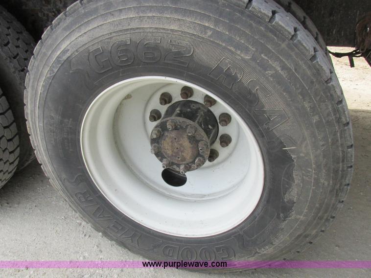 image for item K2150 1999 Kenworth T600B semi truck