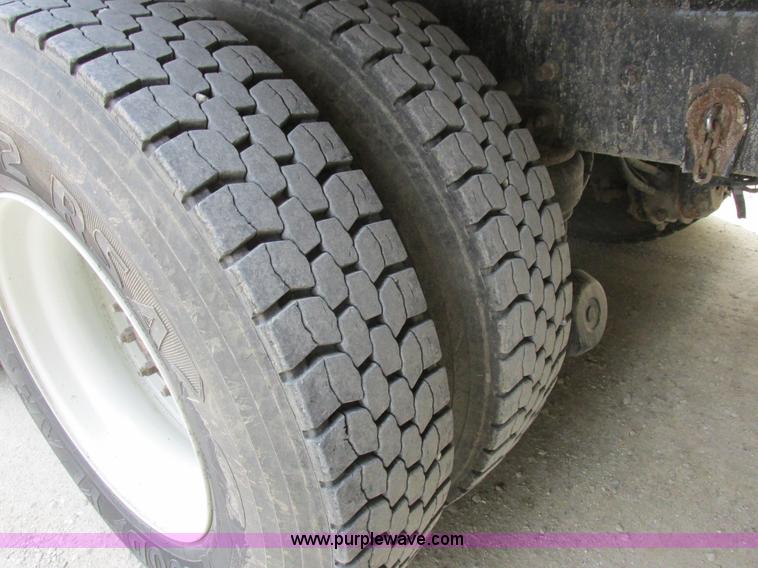 image for item K2150 1999 Kenworth T600B semi truck