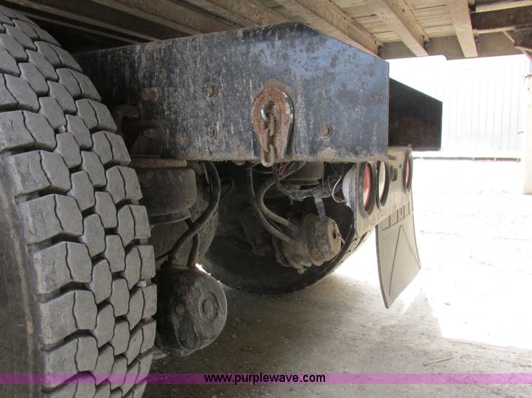 image for item K2150 1999 Kenworth T600B semi truck